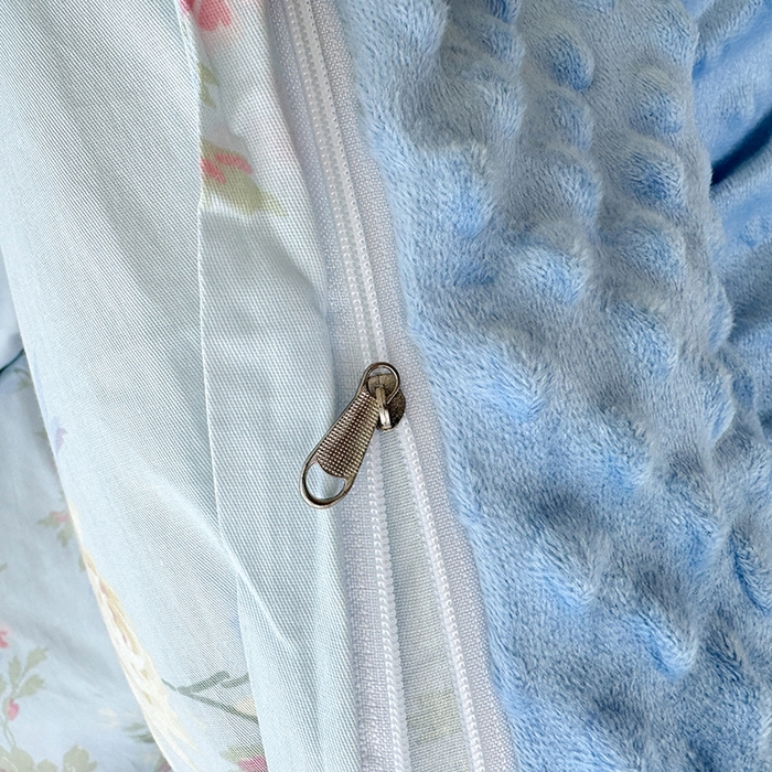 91家纺网 家纺一手货源 找家纺 优迈 2025学生季全棉高克重豆豆绒三四件套加厚保暖婴儿绒牛奶绒单被套单人双人被套加大号棉加绒三四件套 花团锦簇