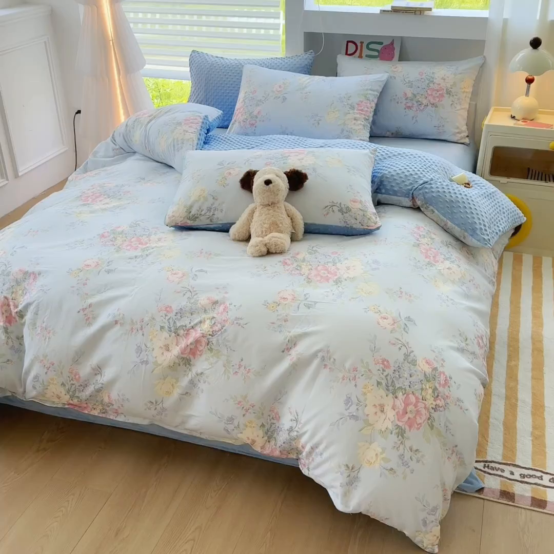 91家纺网 家纺一手货源 找家纺 优迈 2025学生季全棉高克重豆豆绒三四件套加厚保暖婴儿绒牛奶绒单被套单人双人被套加大号棉加绒三四件套 花团锦簇