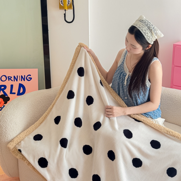 91家纺网 家纺一手货源 找家纺 艾特你 2025新款ins羊羔绒牛奶绒可被套休闲毯单被套-毯子图 初见