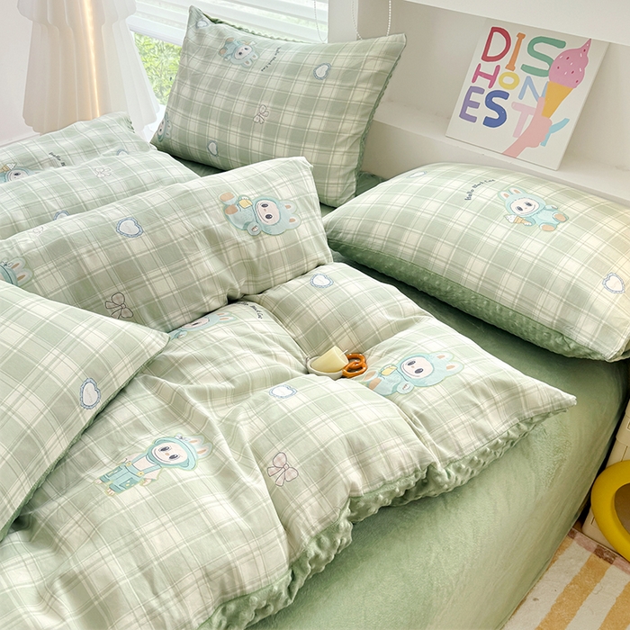 91家纺网 家纺一手货源 找家纺 优迈 2025学生季全棉高克重豆豆绒三四件套加厚保暖婴儿绒牛奶绒单被套单人双人被套加大号棉加绒三四件套 拉嘟嘟