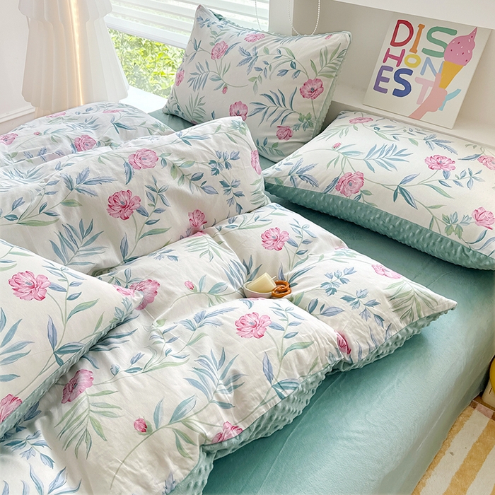 91家纺网 家纺一手货源 找家纺 优迈 2025学生季全棉高克重豆豆绒三四件套加厚保暖婴儿绒牛奶绒单被套单人双人被套加大号棉加绒三四件套 倾城之美