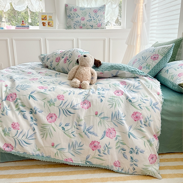 91家纺网 家纺一手货源 找家纺 优迈 2025学生季全棉高克重豆豆绒三四件套加厚保暖婴儿绒牛奶绒单被套单人双人被套加大号棉加绒三四件套 倾城之美