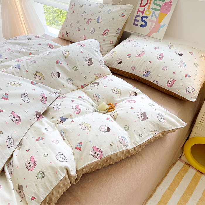 91家纺网 家纺一手货源 找家纺 优迈 2025学生季全棉高克重豆豆绒三四件套加厚保暖婴儿绒牛奶绒单被套单人双人被套加大号棉加绒三四件套 小新和他的蜡笔