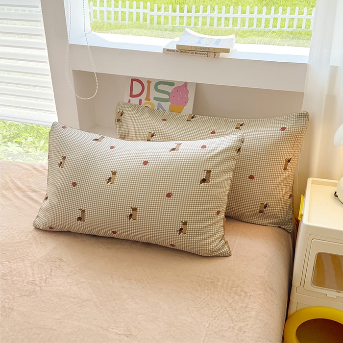 91家纺网 家纺一手货源 找家纺 优迈 2025学生季全棉高克重豆豆绒三四件套加厚保暖婴儿绒牛奶绒单被套单人双人被套加大号棉加绒三四件套 追梦腊肠