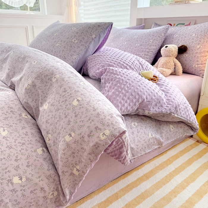 91家纺网 家纺一手货源 找家纺 优迈 2025学生季全棉高克重豆豆绒三四件套加厚保暖婴儿绒牛奶绒单被套单人双人被套加大号棉加绒三四件套 紫色兔几