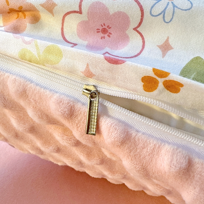 91家纺网 家纺一手货源 找家纺 优迈 2025学生季全棉高克重豆豆绒三四件套加厚保暖婴儿绒牛奶绒单被套单人双人被套加大号棉加绒三四件套 粉色浪漫