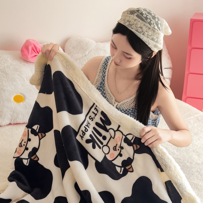 91家纺网 家纺一手货源 找家纺 艾特你 2025新款ins羊羔绒牛奶绒可被套休闲毯单被套-毯子图 奶牛