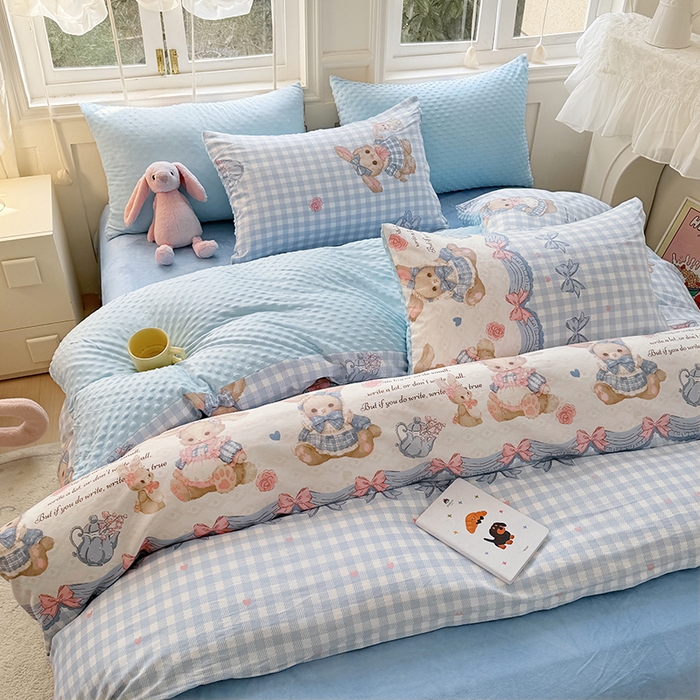 91家纺网 家纺一手货源 找家纺 优迈 2025学生季全棉高克重豆豆绒三四件套加厚保暖婴儿绒牛奶绒单被套单人双人被套加大号棉加绒三四件套 兔兔茶话会