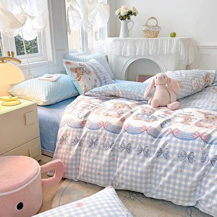 91家纺网 家纺一手货源 找家纺 优迈 2025学生季全棉高克重豆豆绒三四件套加厚保暖婴儿绒牛奶绒单被套单人双人被套加大号棉加绒三四件套 兔兔茶话会