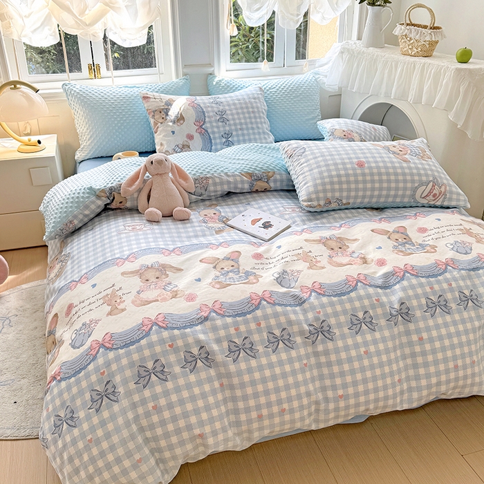 91家纺网 家纺一手货源 找家纺 优迈 2025学生季全棉高克重豆豆绒三四件套加厚保暖婴儿绒牛奶绒单被套单人双人被套加大号棉加绒三四件套 兔兔茶话会