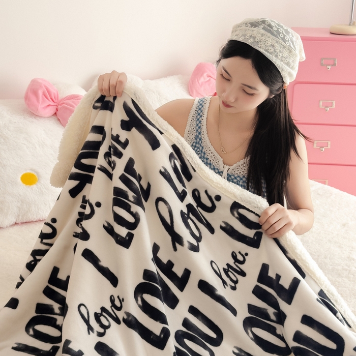 91家纺网 家纺一手货源 找家纺 艾特你 2025新款ins羊羔绒牛奶绒可被套休闲毯单被套-毯子图 情话