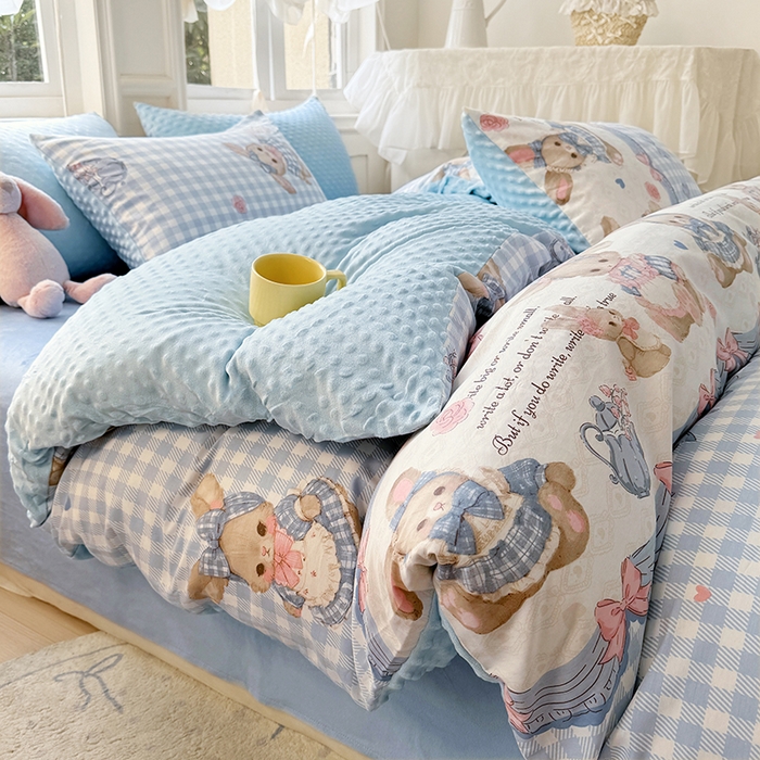 91家纺网 家纺一手货源 找家纺 优迈 2025学生季全棉高克重豆豆绒三四件套加厚保暖婴儿绒牛奶绒单被套单人双人被套加大号棉加绒三四件套 兔兔茶话会