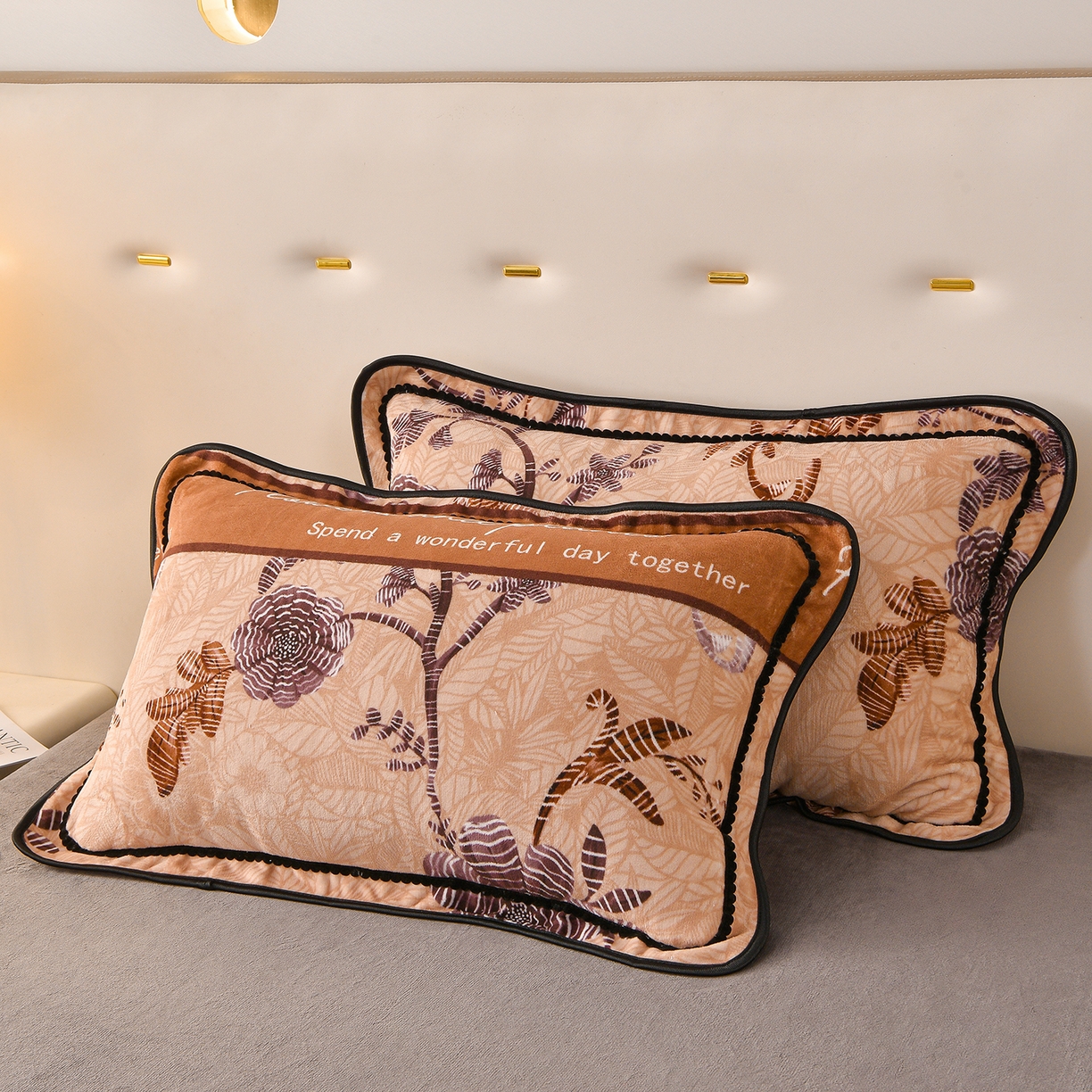 91家纺网 家纺一手货源 找家纺 亿品2025直播爆款9.5斤牛奶绒四件套加厚保暖床裙四件套 花仙子【咖】