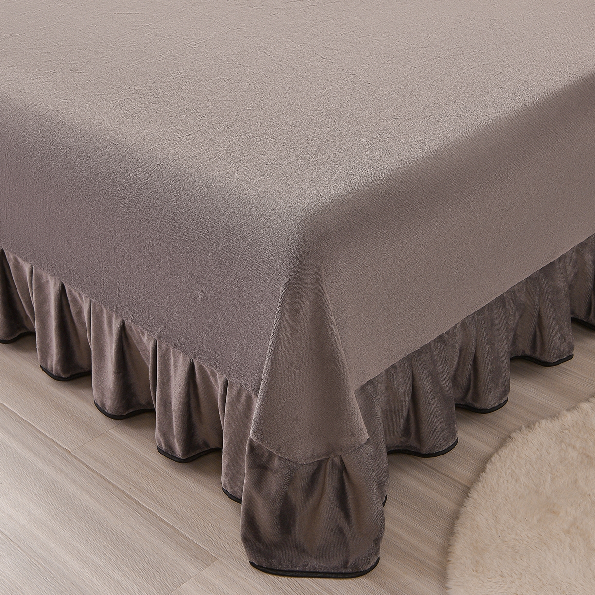 91家纺网 家纺一手货源 找家纺 亿品2025直播爆款9.5斤牛奶绒四件套加厚保暖床裙四件套 花仙子【咖】