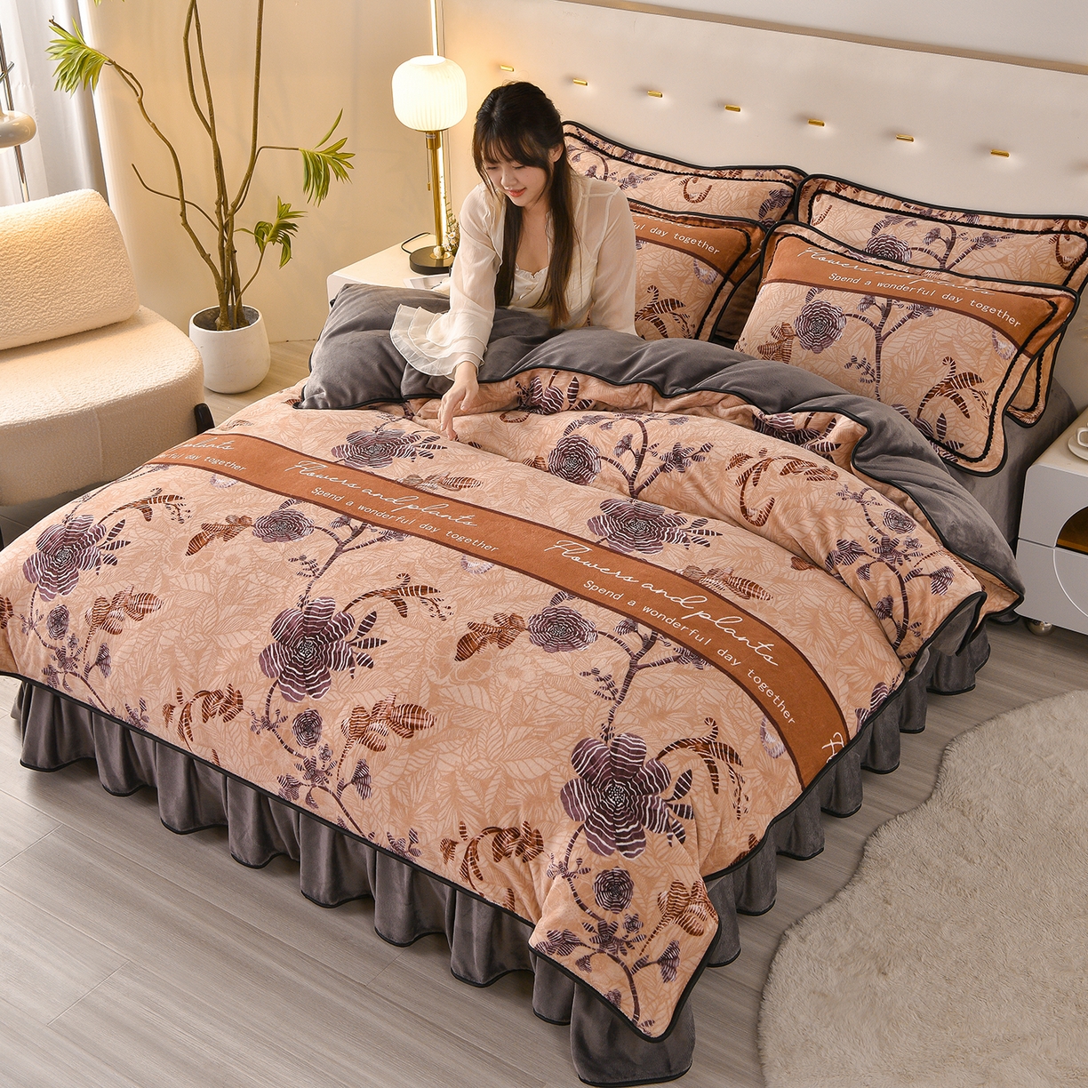 91家纺网 家纺一手货源 找家纺 亿品2025直播爆款9.5斤牛奶绒四件套加厚保暖床裙四件套 花仙子【咖】