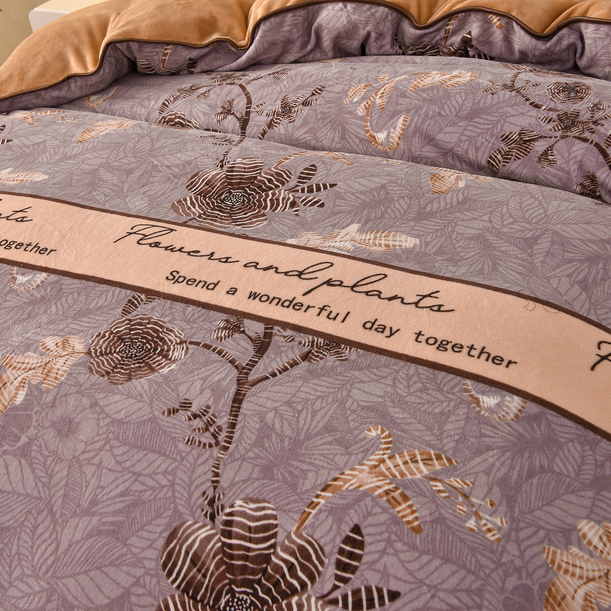 91家纺网 家纺一手货源 找家纺 亿品2025直播爆款9.5斤牛奶绒四件套加厚保暖床裙四件套 花仙子【紫灰】