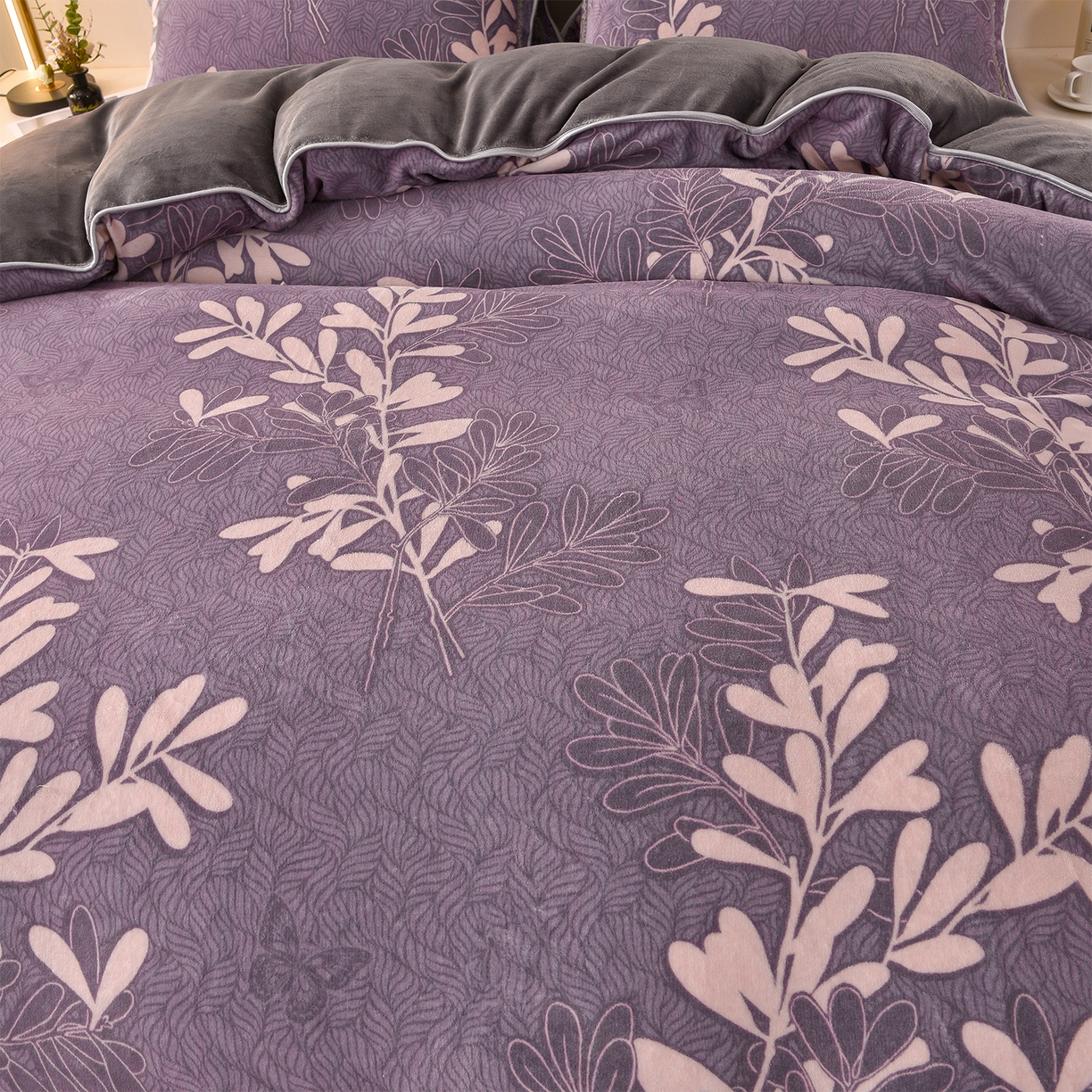 91家纺网 家纺一手货源 找家纺 亿品2025直播爆款9.5斤牛奶绒四件套加厚保暖床裙四件套 情人草