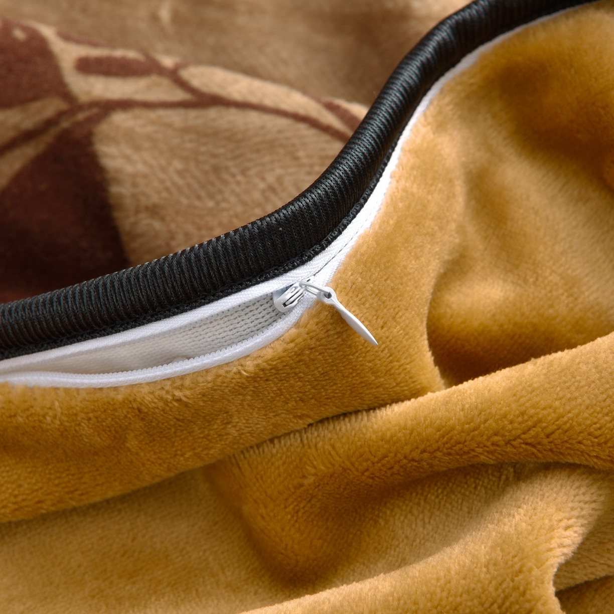 91家纺网 家纺一手货源 找家纺 亿品2025直播爆款9.5斤牛奶绒四件套加厚保暖床裙四件套 秋恋