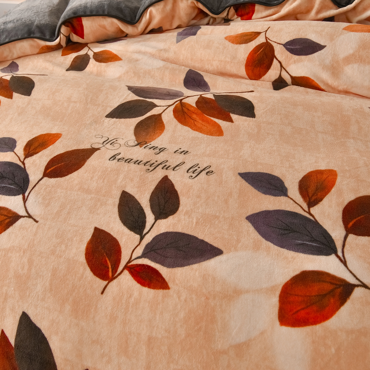 91家纺网 家纺一手货源 找家纺 亿品2025直播爆款9.5斤牛奶绒四件套加厚保暖床裙四件套 紫罗兰【咖】