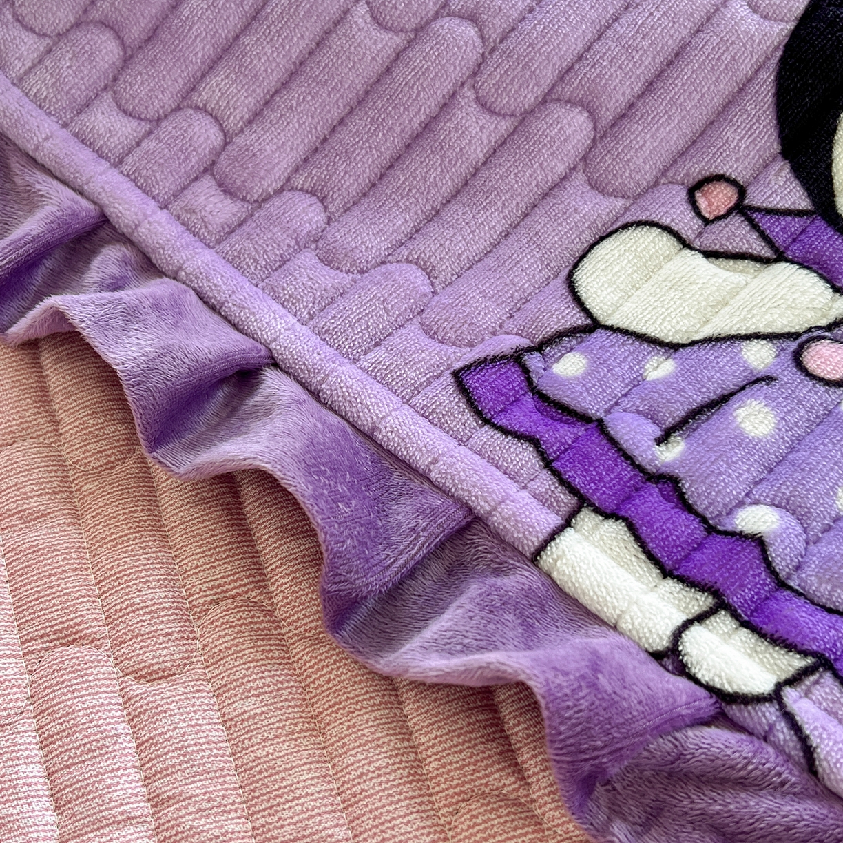 91家纺网 家纺一手货源 找家纺 默忆 2025新款牛奶绒夹棉花边韩版印花床盖三件套加厚保暖多功能单床盖 库洛米紫