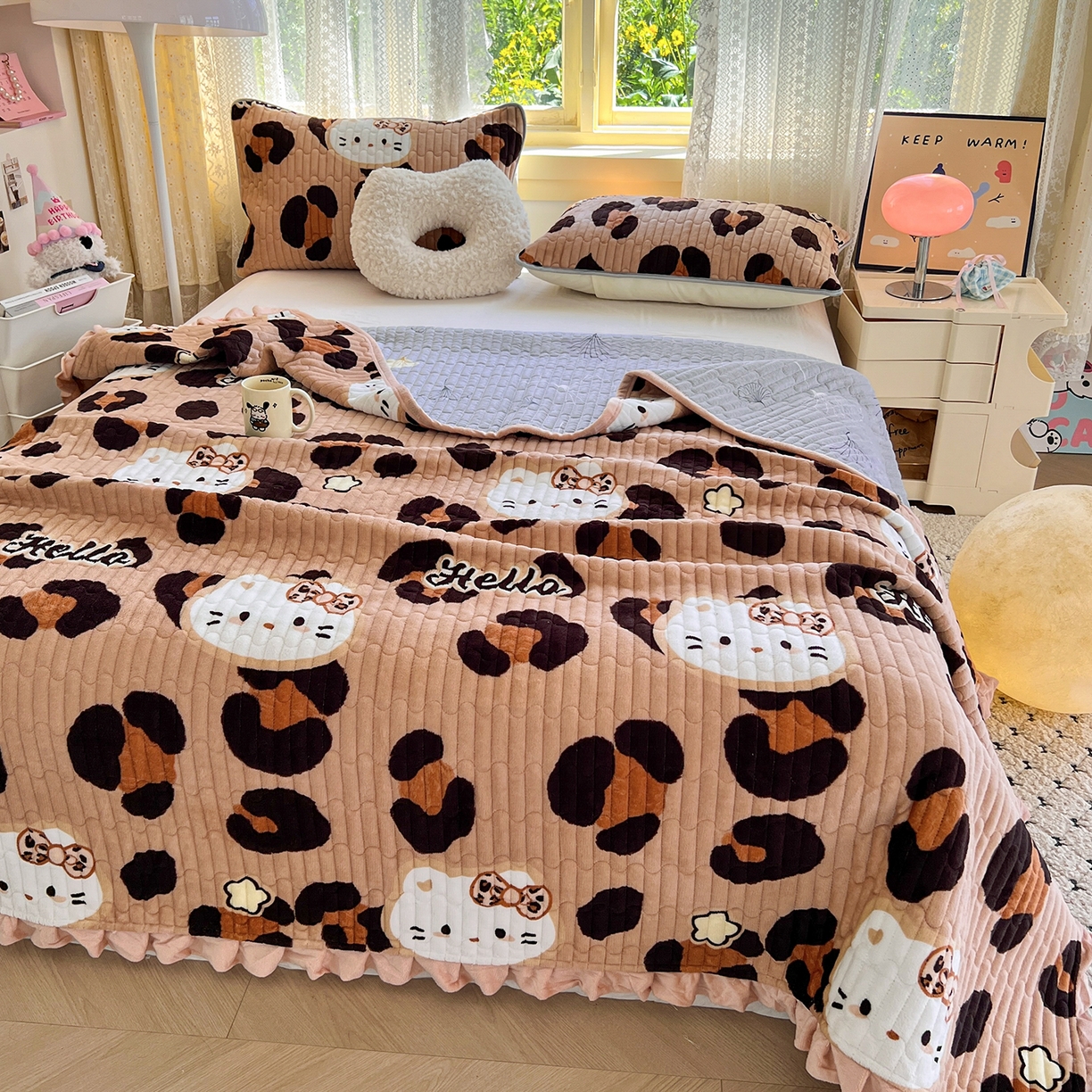 91家纺网 家纺一手货源 找家纺 默忆 2025新款牛奶绒夹棉花边韩版印花床盖三件套加厚保暖多功能单床盖 豹纹KT