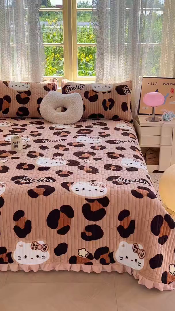 91家纺网 家纺一手货源 找家纺 默忆 2025新款牛奶绒夹棉花边韩版印花床盖三件套加厚保暖多功能单床盖 豹纹KT