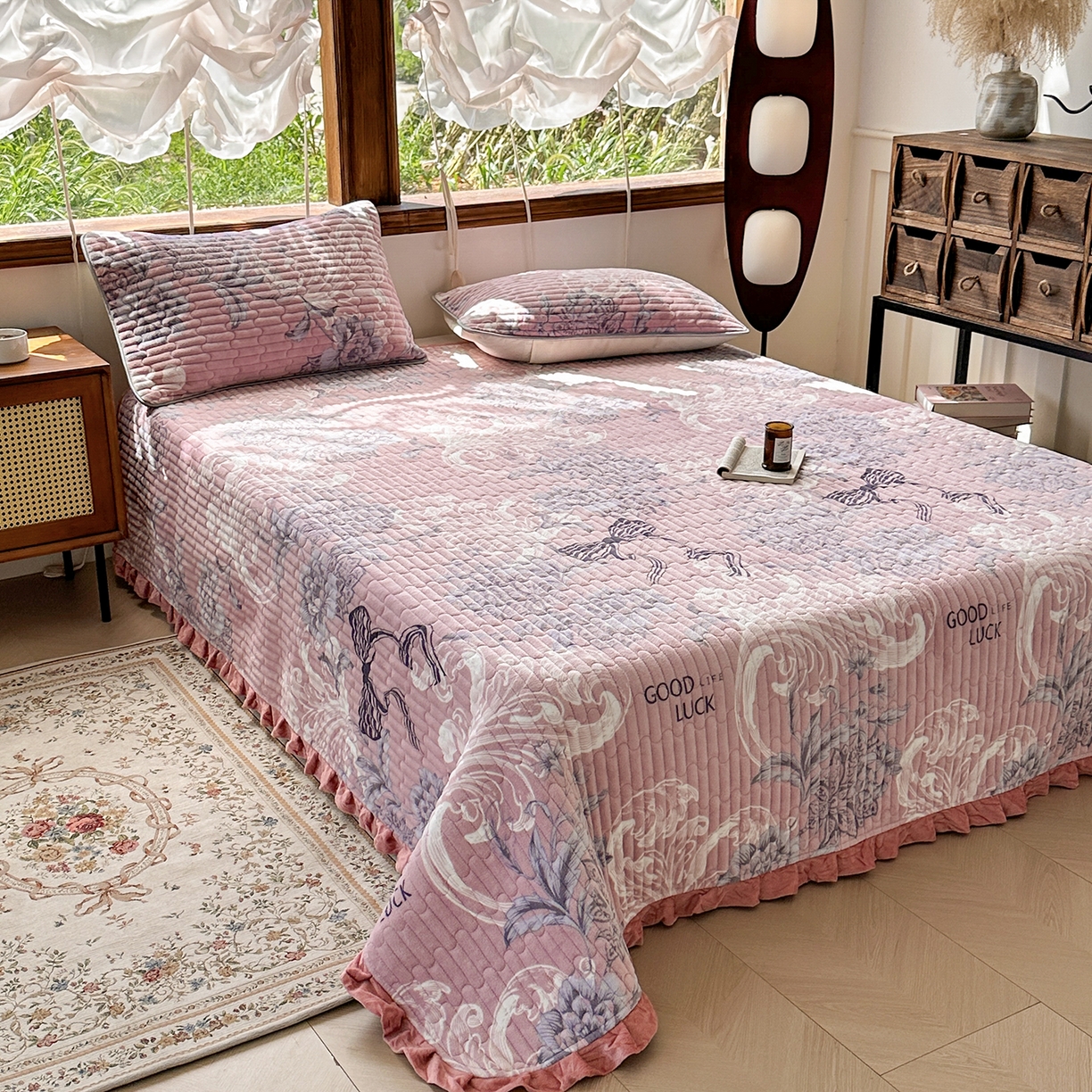 91家纺网 家纺一手货源 找家纺 默忆 2025新款牛奶绒夹棉花边韩版印花床盖三件套加厚保暖多功能单床盖 蝴蝶结