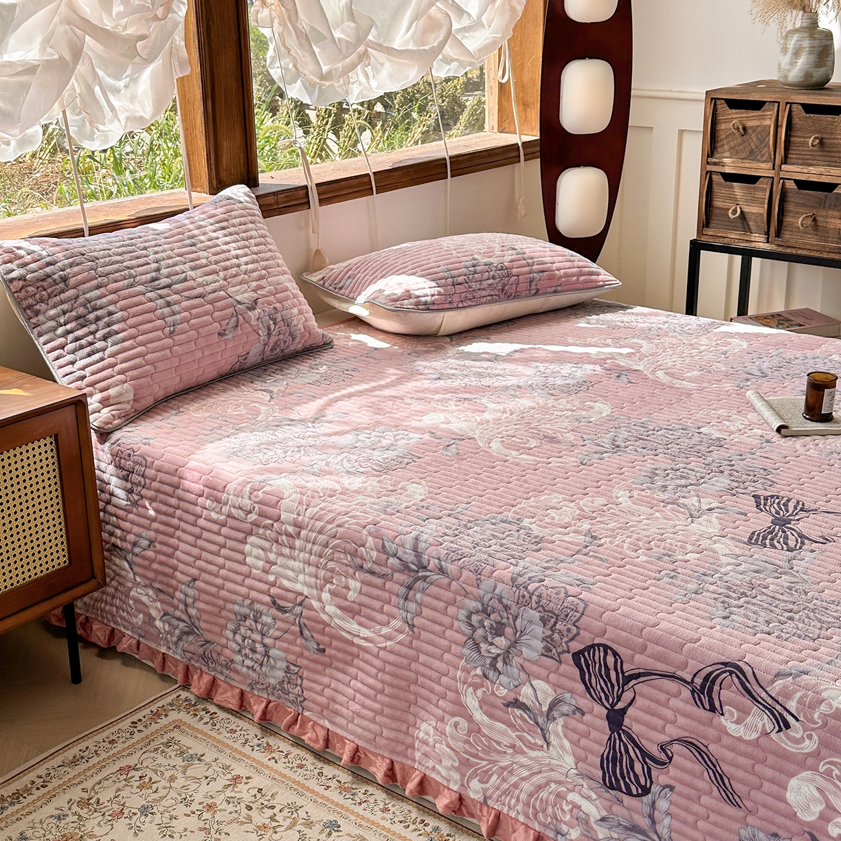 91家纺网 家纺一手货源 找家纺 默忆 2025新款牛奶绒夹棉花边韩版印花床盖三件套加厚保暖多功能单床盖 蝴蝶结