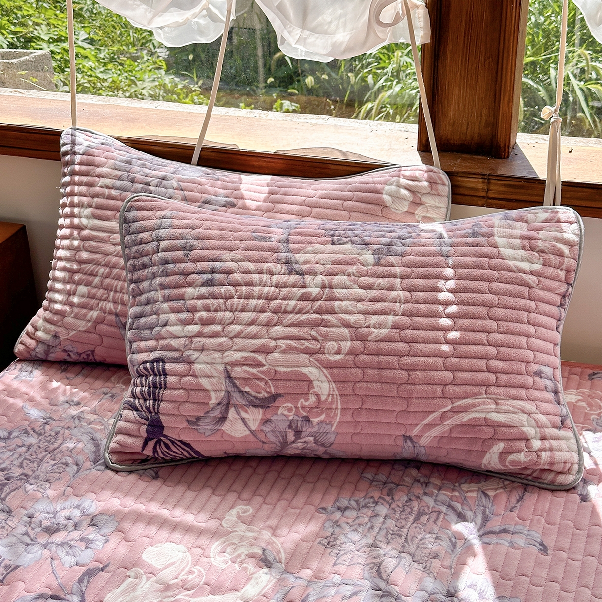 91家纺网 家纺一手货源 找家纺 默忆 2025新款牛奶绒夹棉花边韩版印花床盖三件套加厚保暖多功能单床盖 蝴蝶结