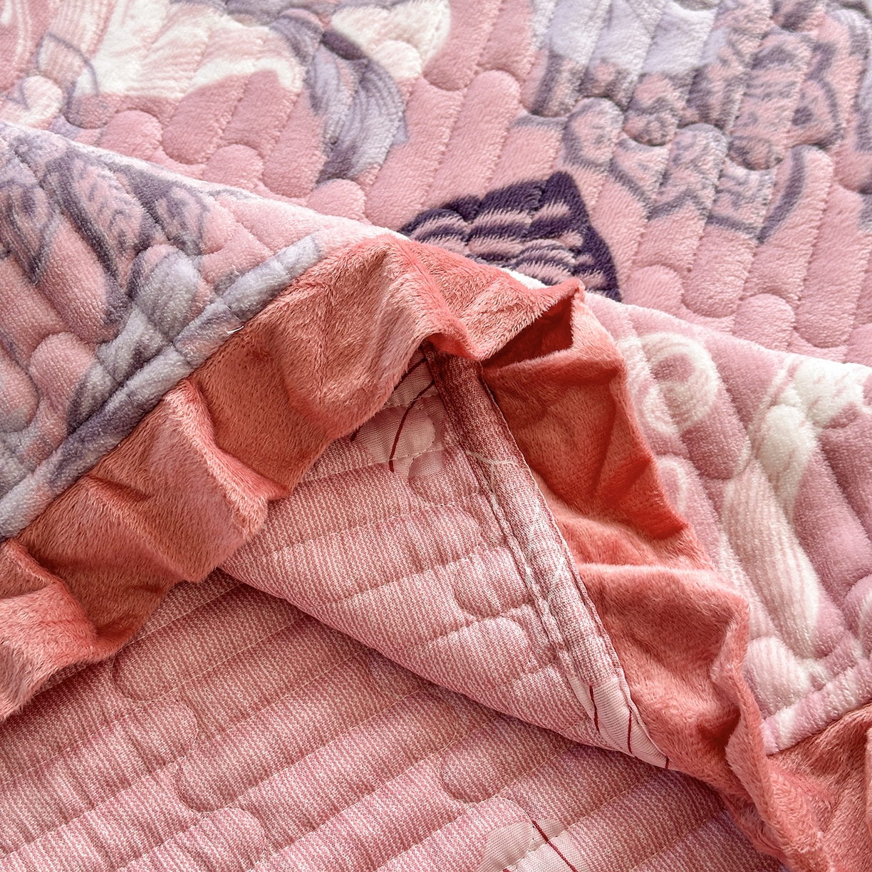 91家纺网 家纺一手货源 找家纺 默忆 2025新款牛奶绒夹棉花边韩版印花床盖三件套加厚保暖多功能单床盖 蝴蝶结