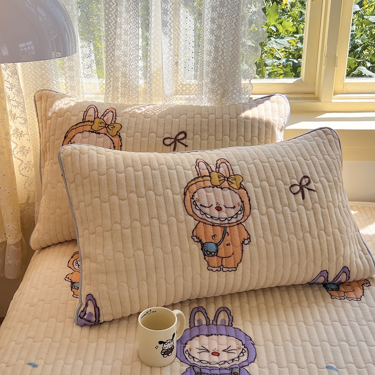 91家纺网 家纺一手货源 找家纺 默忆 2025新款牛奶绒夹棉花边韩版印花床盖三件套加厚保暖多功能单床盖 拉布布