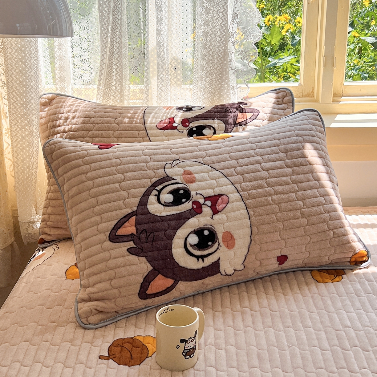 91家纺网 家纺一手货源 找家纺 默忆 2025新款牛奶绒夹棉花边韩版印花床盖三件套加厚保暖多功能单床盖 松鼠乐园