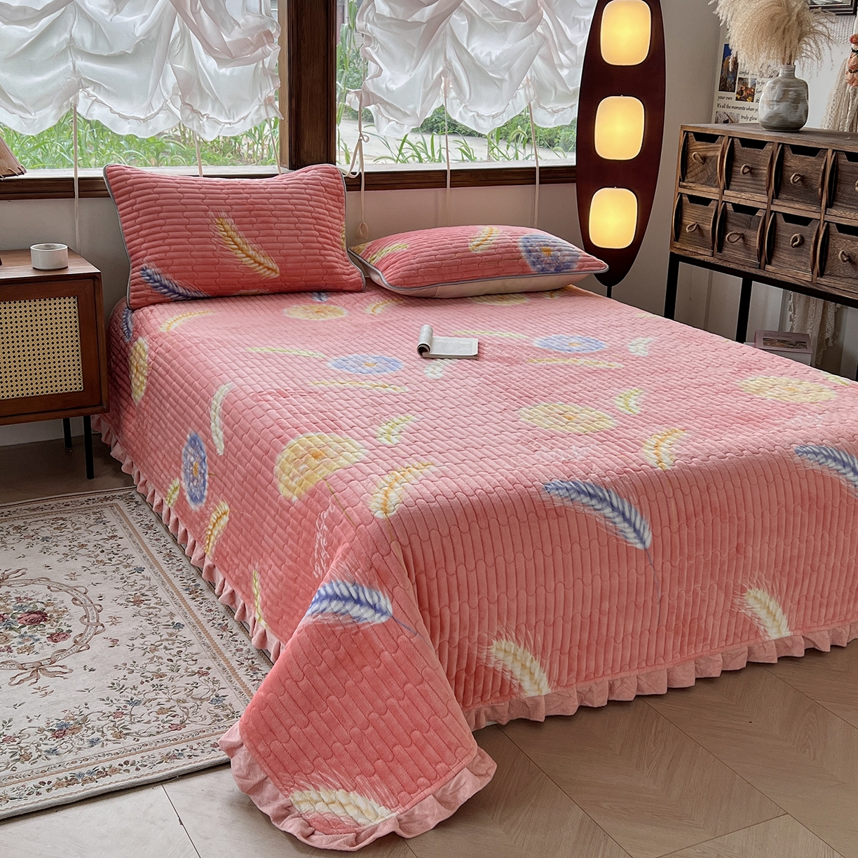 91家纺网 家纺一手货源 找家纺 默忆 2025新款牛奶绒夹棉花边韩版印花床盖三件套加厚保暖多功能单床盖 穗穗平安