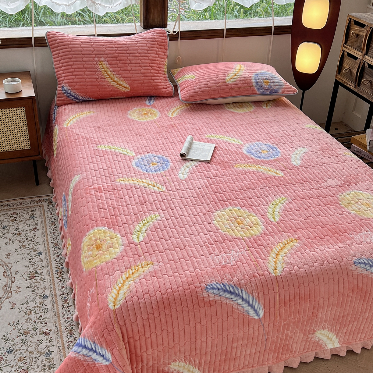 91家纺网 家纺一手货源 找家纺 默忆 2025新款牛奶绒夹棉花边韩版印花床盖三件套加厚保暖多功能单床盖 穗穗平安