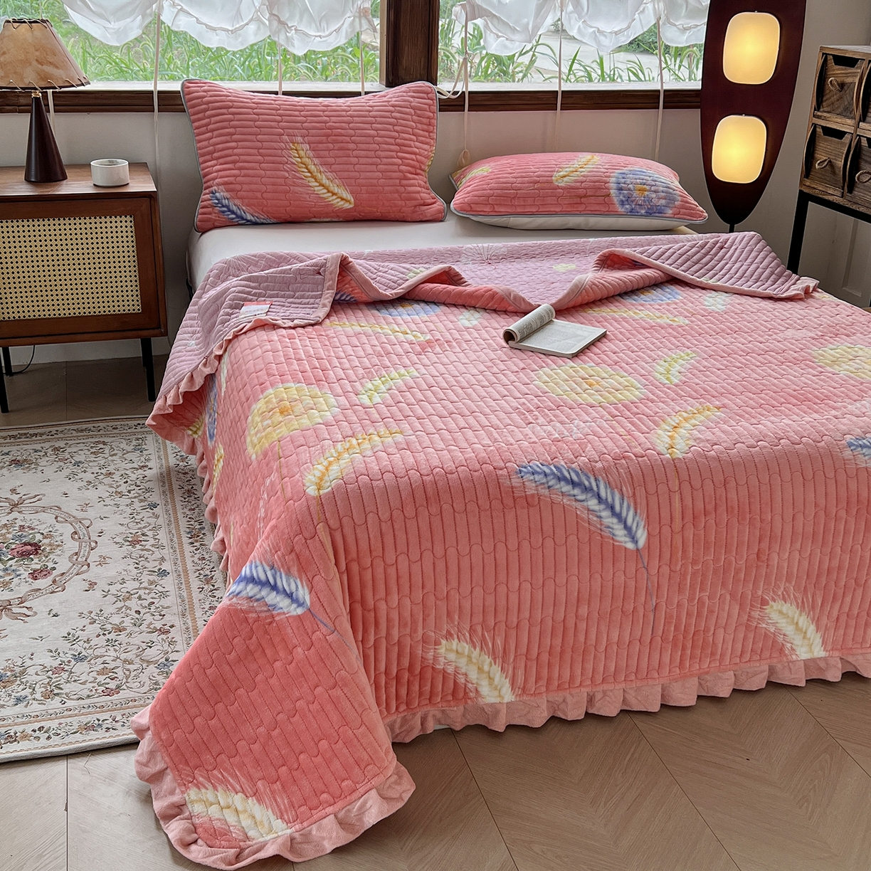 91家纺网 家纺一手货源 找家纺 默忆 2025新款牛奶绒夹棉花边韩版印花床盖三件套加厚保暖多功能单床盖 穗穗平安