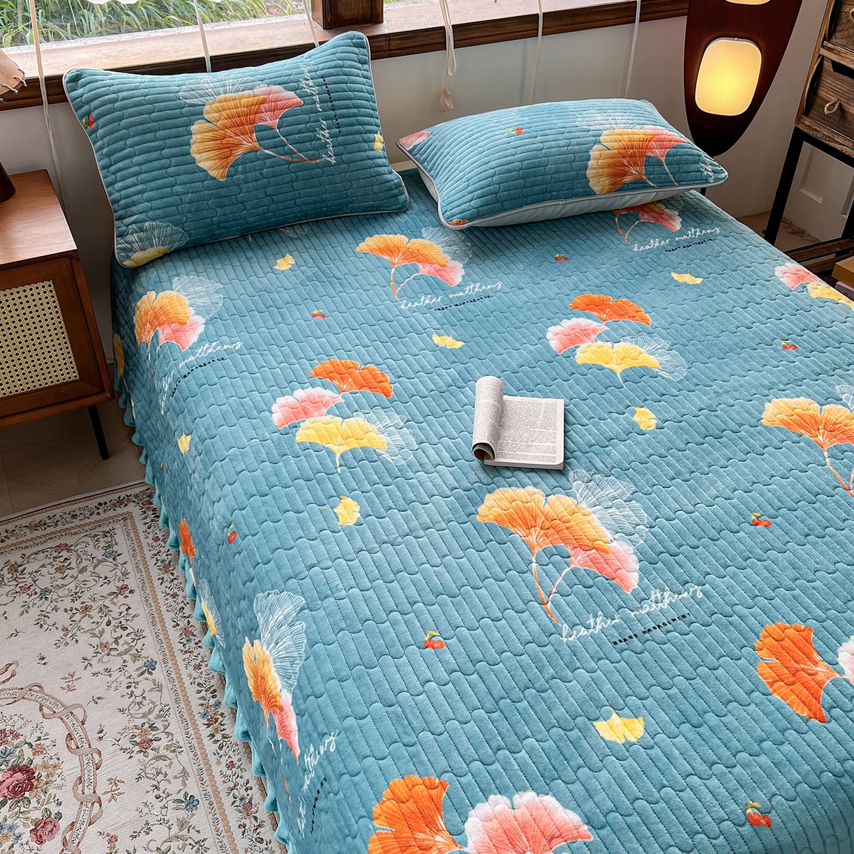 91家纺网 家纺一手货源 找家纺 默忆 2025新款牛奶绒夹棉花边韩版印花床盖三件套加厚保暖多功能单床盖 银杏叶-蓝