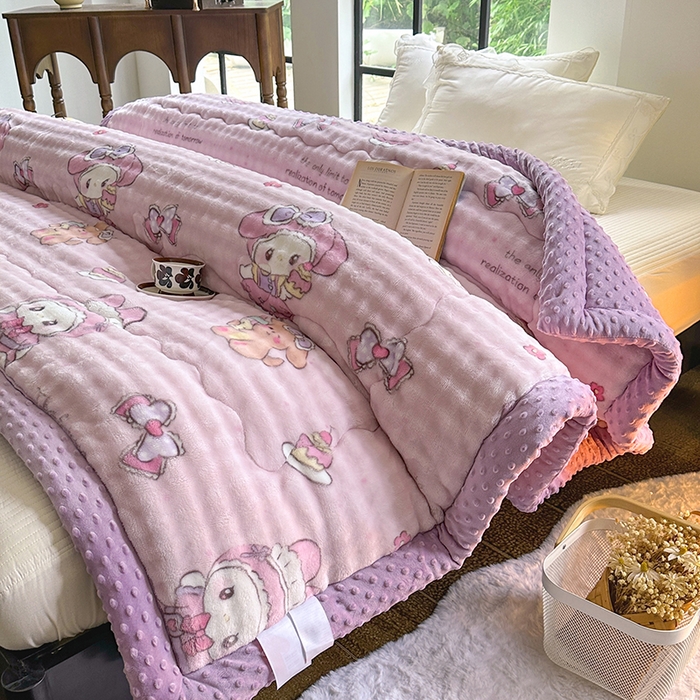 91家纺网 家纺一手货源 找家纺 优迈 2025直播热款A+兔兔绒豆豆被三层夹棉加厚毛毯毯子牛奶绒冬被泡泡兔毛绒保暖被子被芯 小美