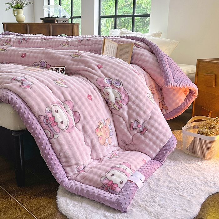 91家纺网 家纺一手货源 找家纺 优迈 2025直播热款A+兔兔绒豆豆被三层夹棉加厚毛毯毯子牛奶绒冬被泡泡兔毛绒保暖被子被芯 小美