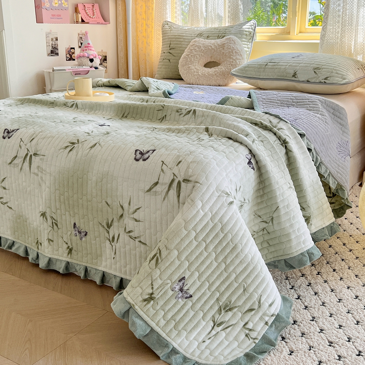 91家纺网 家纺一手货源 找家纺 默忆 2025新款牛奶绒夹棉花边韩版印花床盖三件套加厚保暖多功能单床盖 竹叶蝴蝶