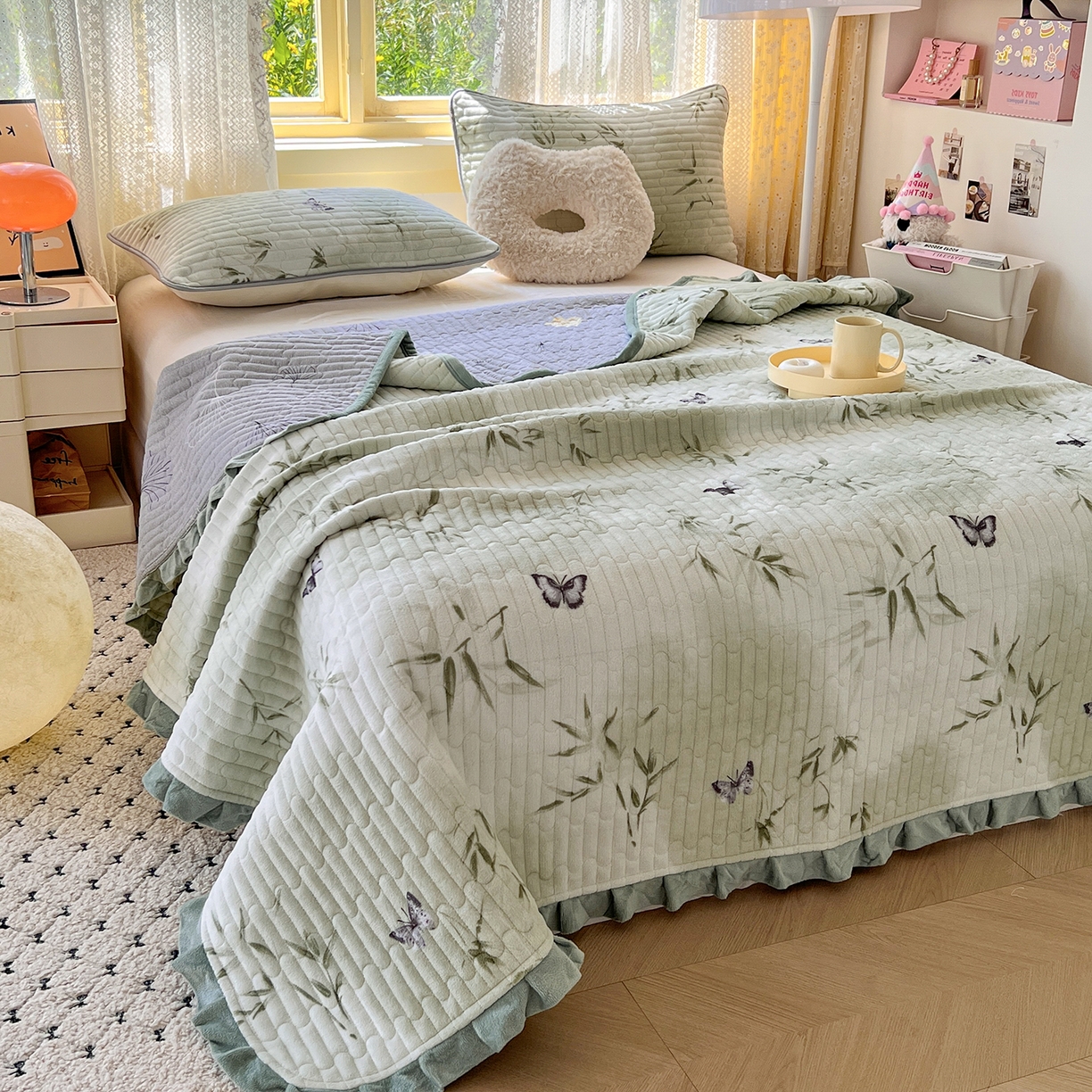 91家纺网 家纺一手货源 找家纺 默忆 2025新款牛奶绒夹棉花边韩版印花床盖三件套加厚保暖多功能单床盖 竹叶蝴蝶