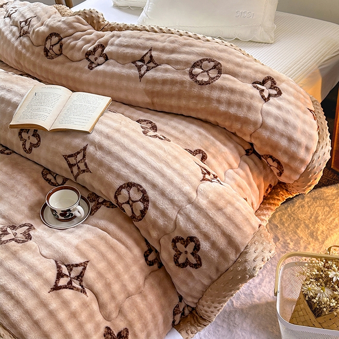 91家纺网 家纺一手货源 找家纺 优迈 2025直播热款A+兔兔绒豆豆被三层夹棉加厚毛毯毯子牛奶绒冬被泡泡兔毛绒保暖被子被芯 洋气咖