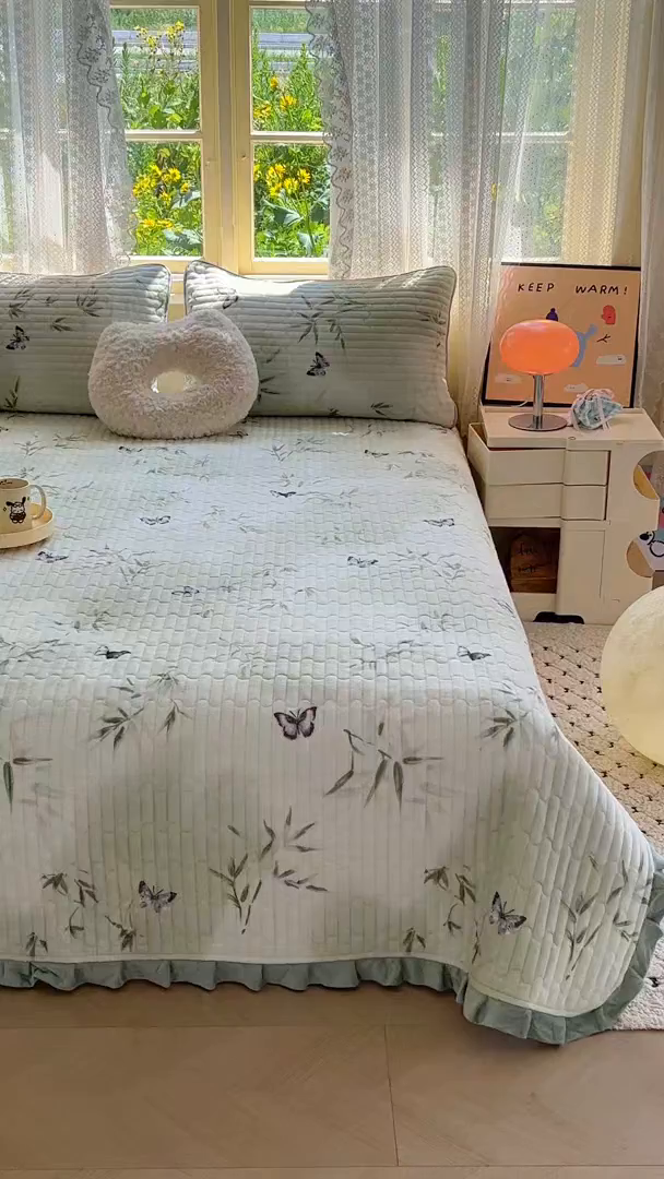 91家纺网 家纺一手货源 找家纺 默忆 2025新款牛奶绒夹棉花边韩版印花床盖三件套加厚保暖多功能单床盖 竹叶蝴蝶