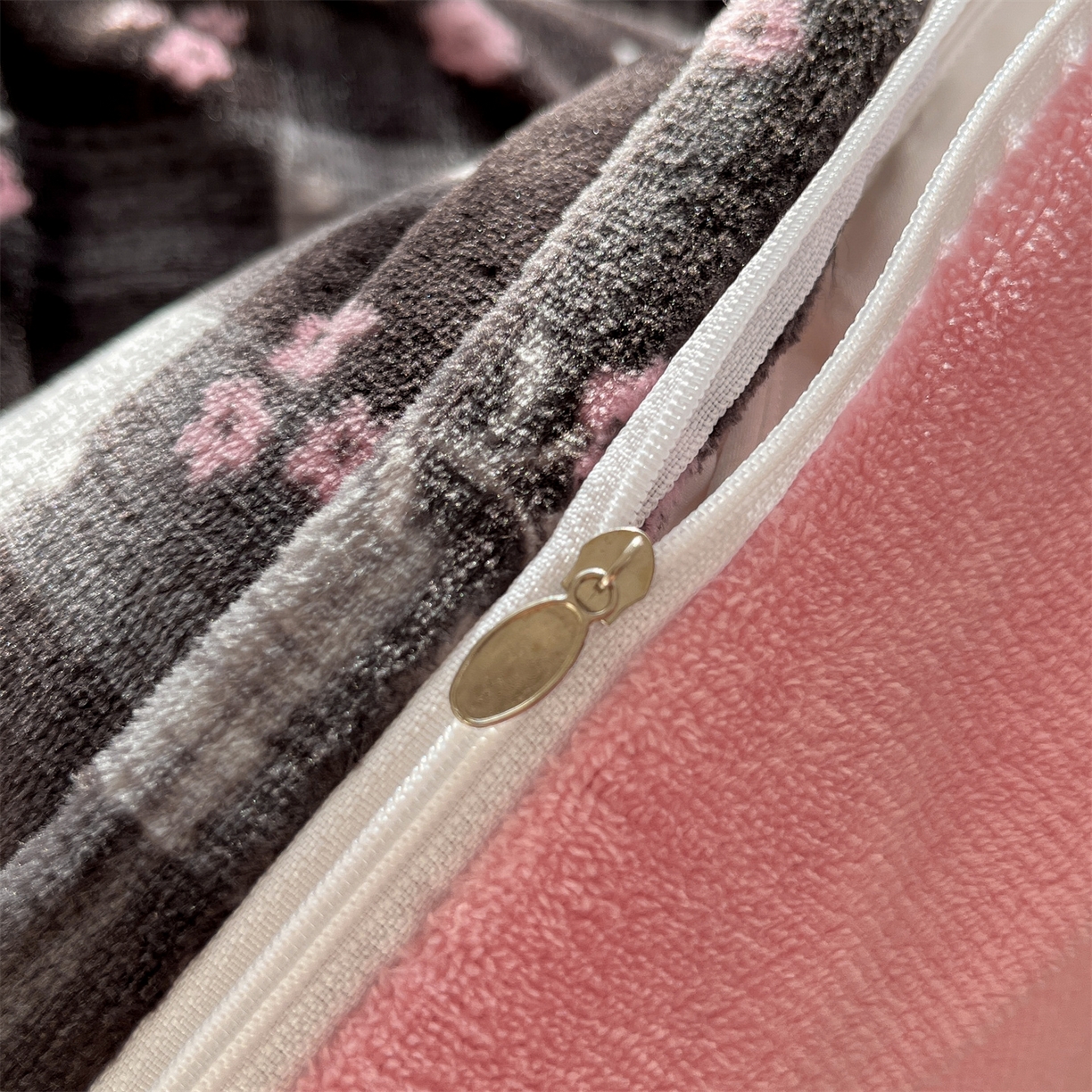 91家纺网 家纺一手货源 找家纺 欧尚家纺 2025新款跑量牛奶绒四件套 魅图