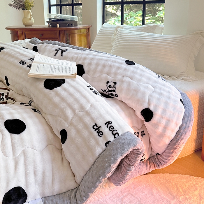 91家纺网 家纺一手货源 找家纺 优迈 2025直播热款A+兔兔绒豆豆被三层夹棉加厚毛毯毯子牛奶绒冬被泡泡兔毛绒保暖被子被芯 团团圆圆