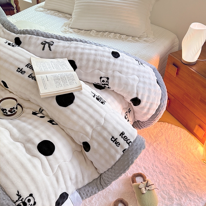 91家纺网 家纺一手货源 找家纺 优迈 2025直播热款A+兔兔绒豆豆被三层夹棉加厚毛毯毯子牛奶绒冬被泡泡兔毛绒保暖被子被芯 团团圆圆