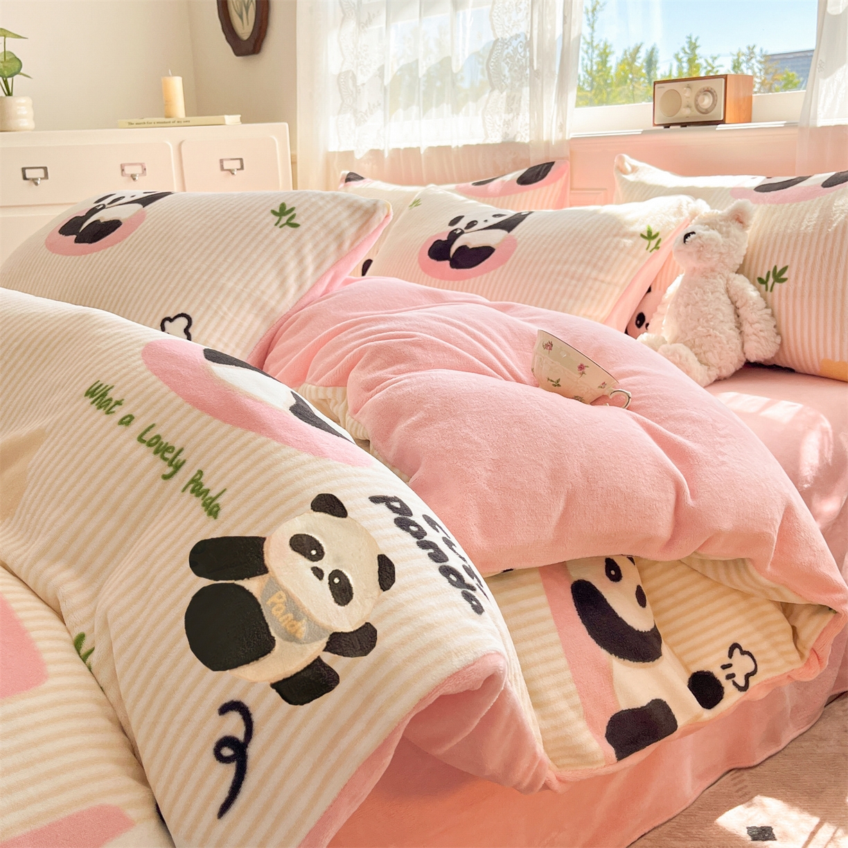 91家纺网 家纺一手货源 找家纺 欧尚家纺 2025新款跑量牛奶绒四件套 小熊猫粉