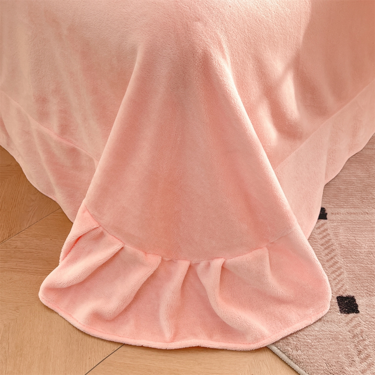 91家纺网 家纺一手货源 找家纺 欧尚家纺 2025新款跑量牛奶绒四件套 小熊猫粉