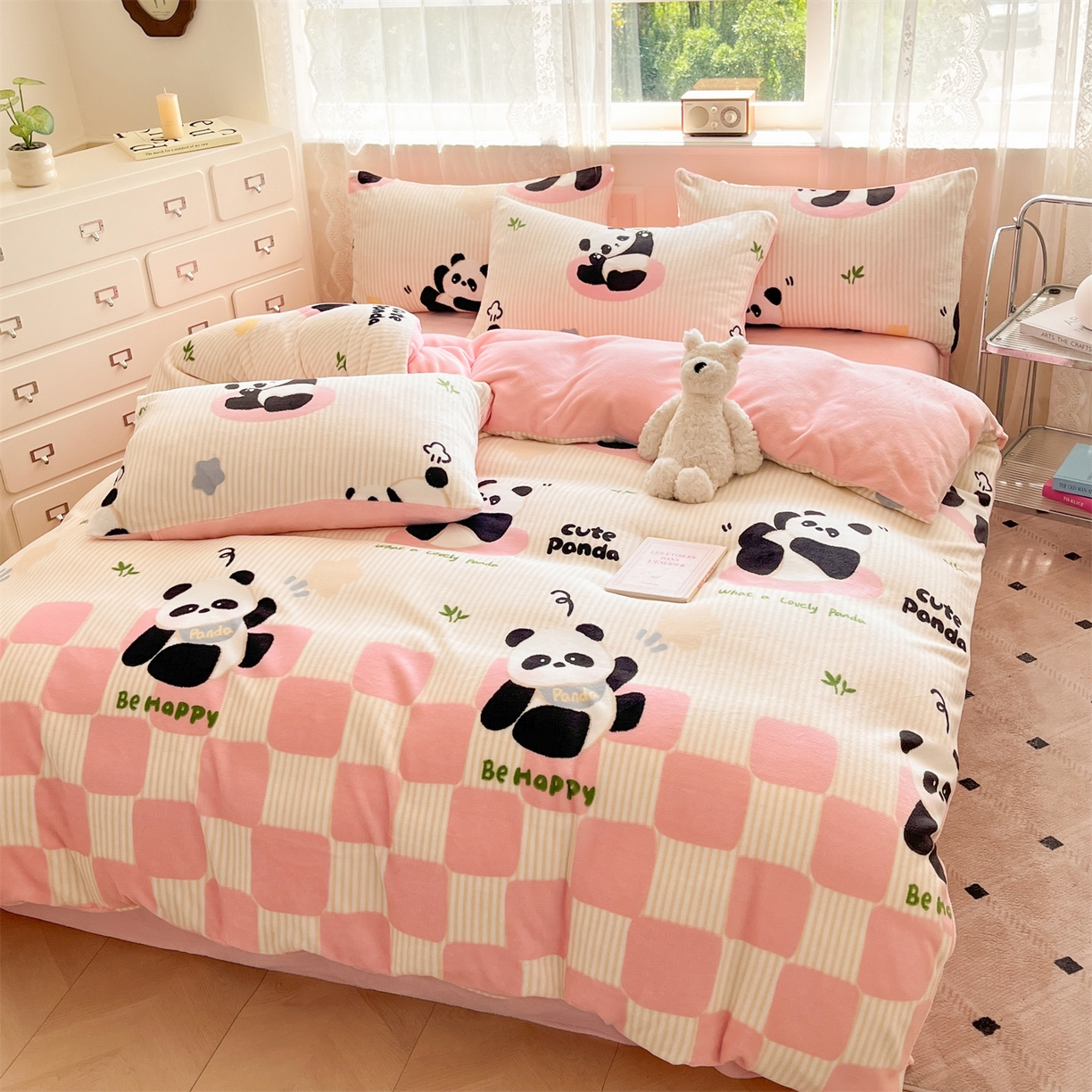 91家纺网 家纺一手货源 找家纺 欧尚家纺 2025新款跑量牛奶绒四件套 小熊猫粉