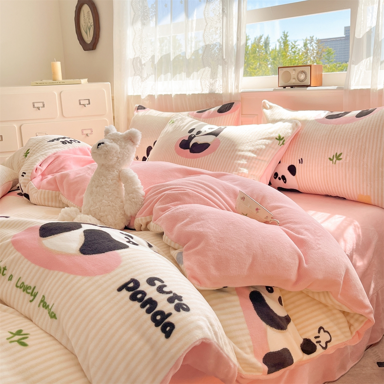 91家纺网 家纺一手货源 找家纺 欧尚家纺 2025新款跑量牛奶绒四件套 小熊猫粉