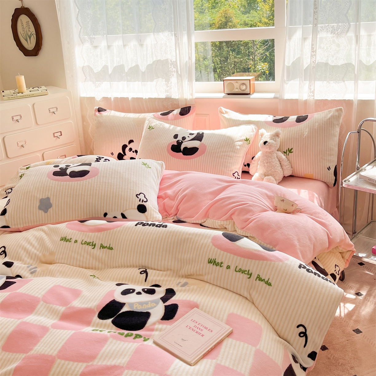 91家纺网 家纺一手货源 找家纺 欧尚家纺 2025新款跑量牛奶绒四件套 小熊猫粉